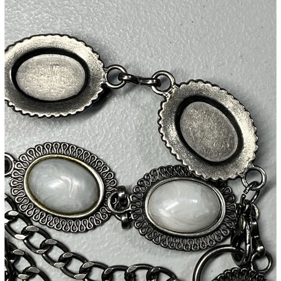 Silver Tone Metal Waist Belt Belly Chain Mother of Pearl Tone Oval Medallion 39\